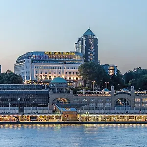 επισκεφθείτε το ξενοδοχείο