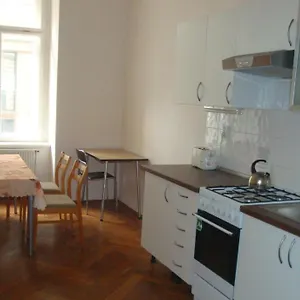 gallery-hostel.praguehotelsweb.com/